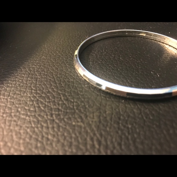 4 bangle bracelets - Picture 5 of 7